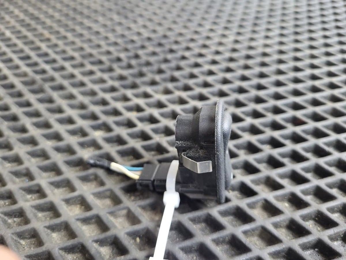Кнопка стеклоподъемника — фото 3