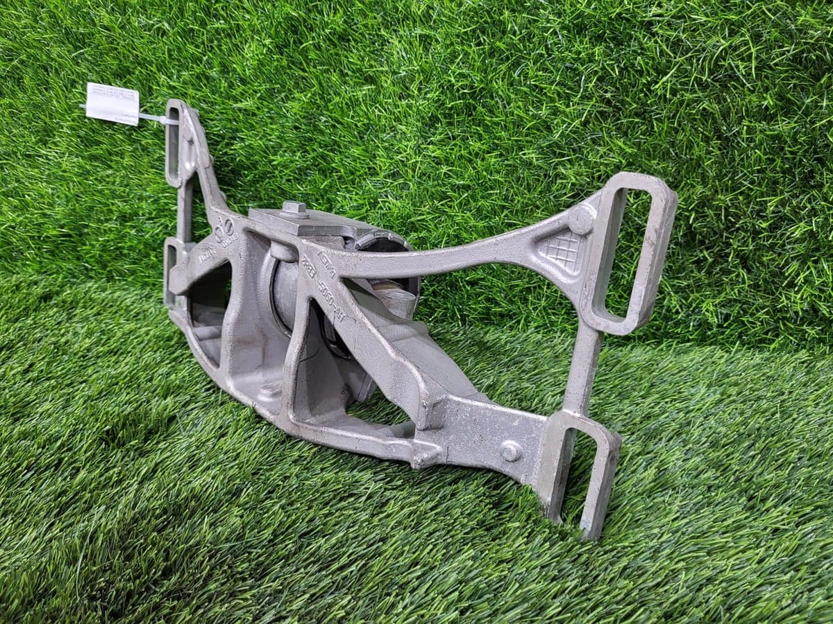 Кронштейн крепления двигателя — фото 10
