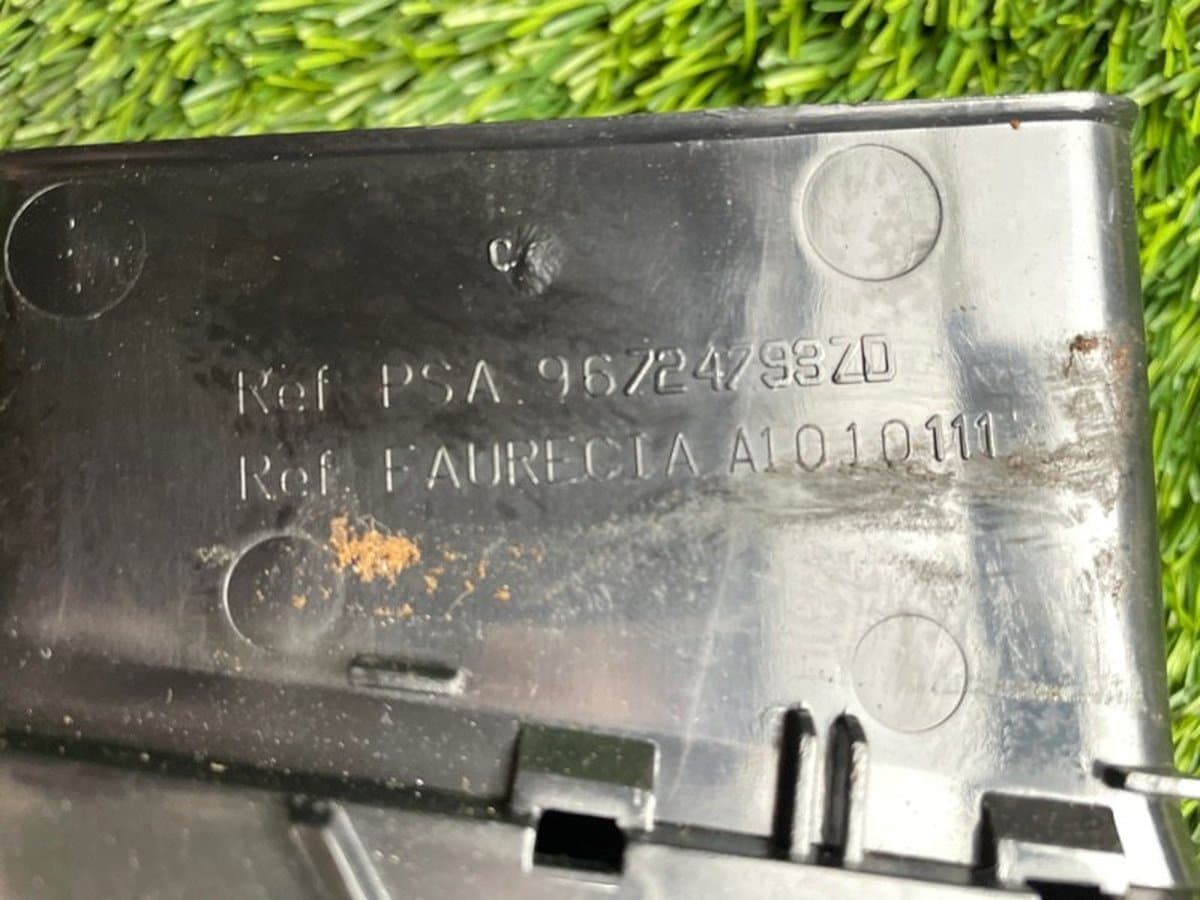 Дефлектор обдува салона — фото 2