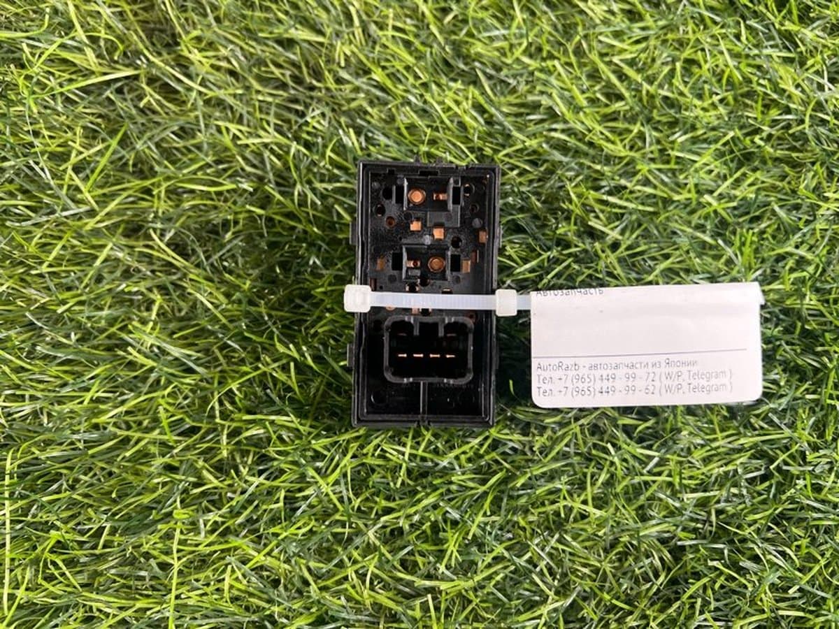 Кнопка стеклоподъемника — фото 9