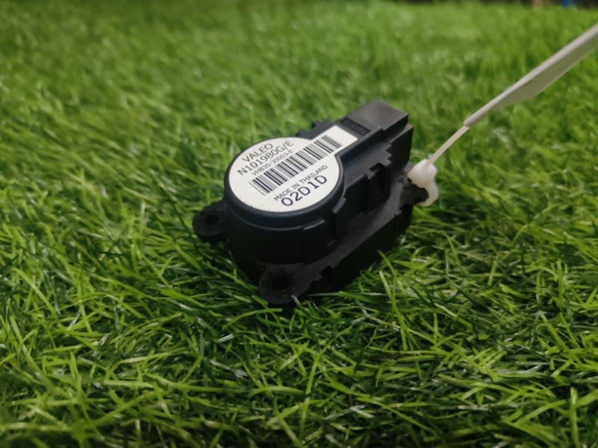 Сервопривод заслонок печки — фото 3