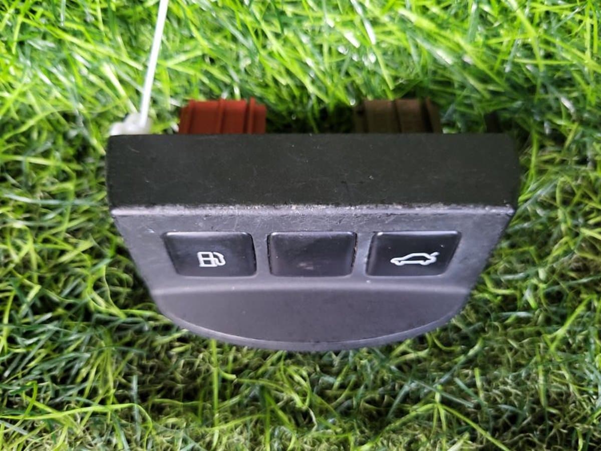 Кнопка открывания бензобака — фото 4