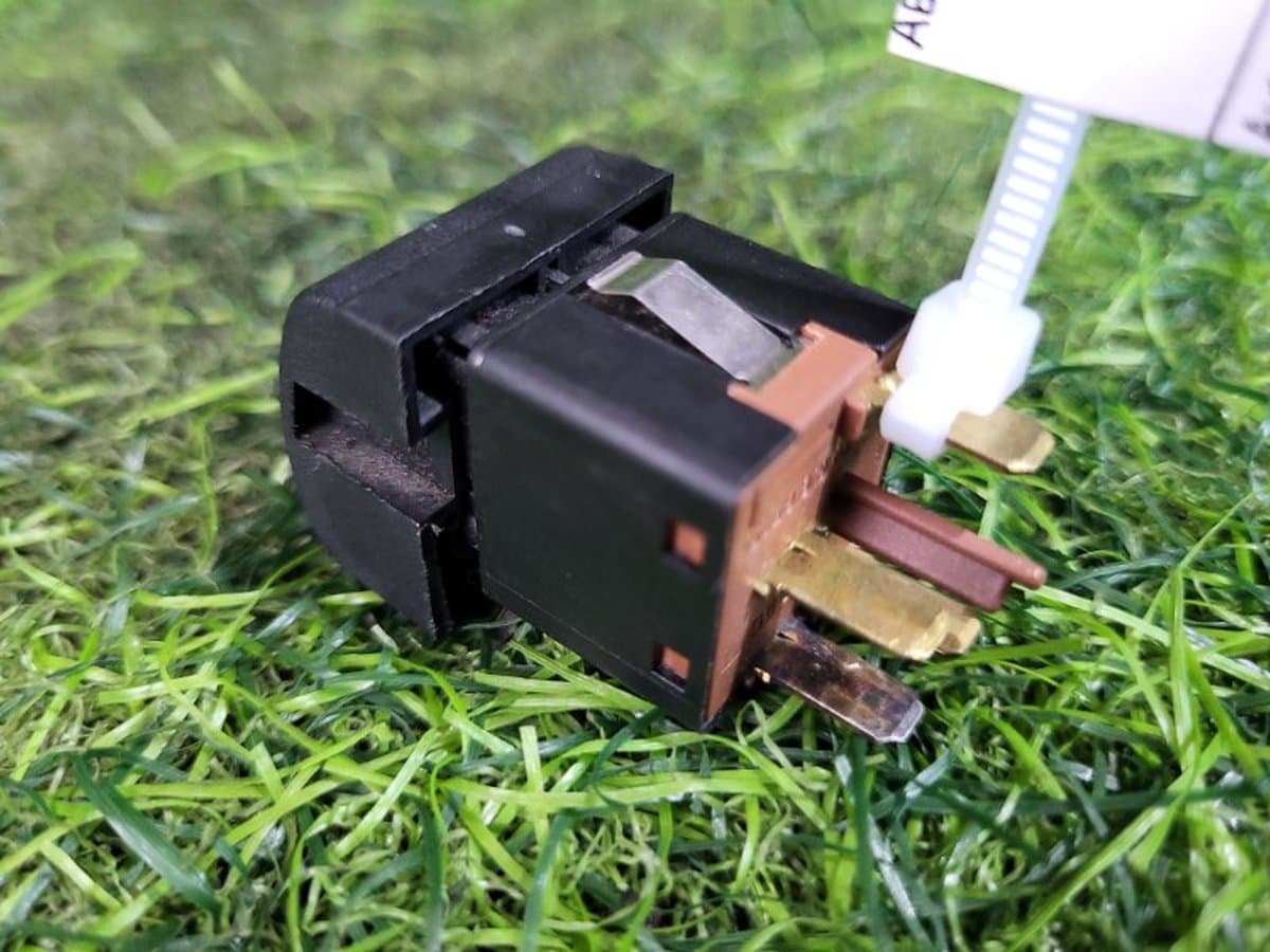 Кнопка обогрева сидений — фото 9